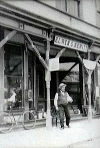 Newitt store with phone operator visible